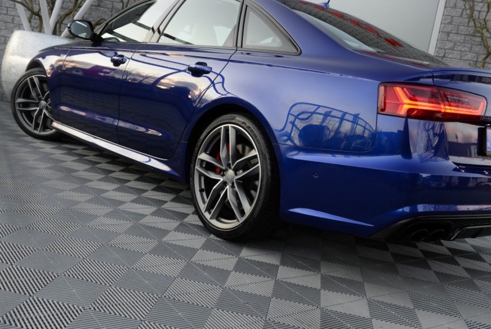 Blauwe Audi S6 is de stijlvolle incognito sportsloep -