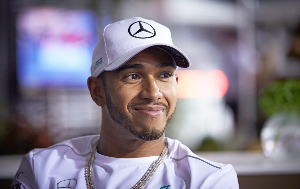 'Hamilton wil nog vijf jaar bij Mercedes blijven'