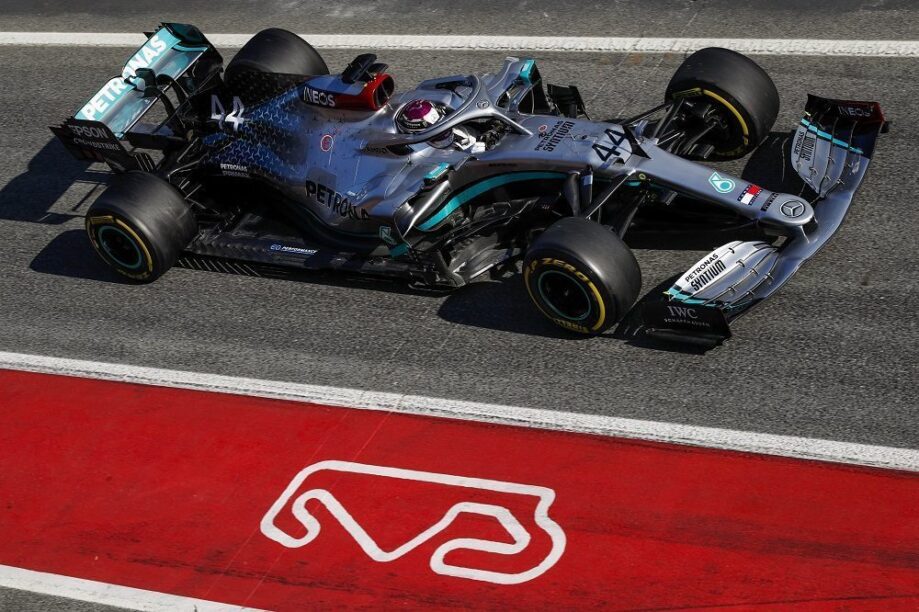 Lewis Hamilton test de Mercedes F1-wagen in Barcelona