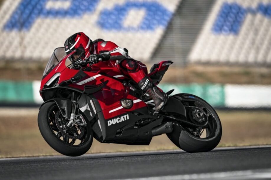 Ducati Superleggera V4 '20  (wheelie)