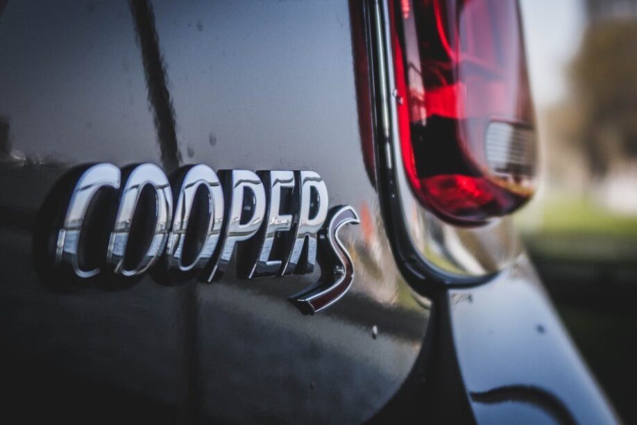 Cooper S badge