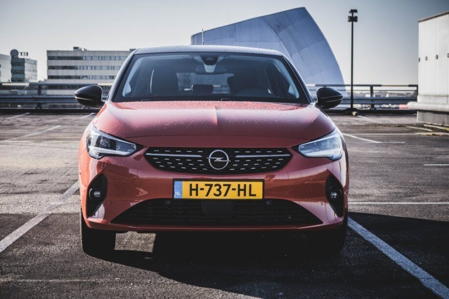 Vanaf 2020 geeft de overheid subsidie op elektrische auto's, zoals deze Opel Corsa-e