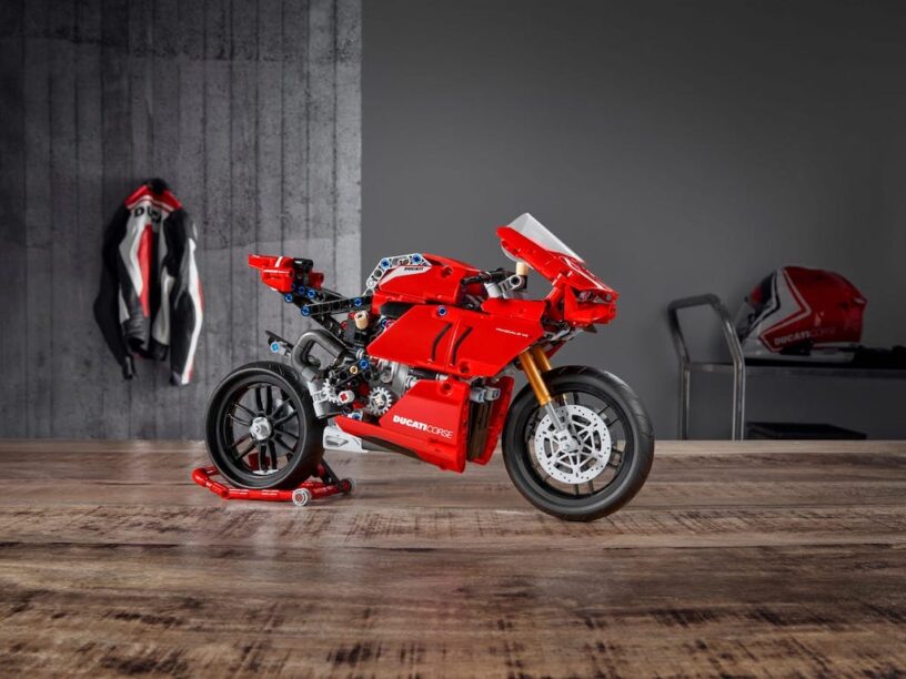 LEGO Ducati Panigale V4 R gebouwd