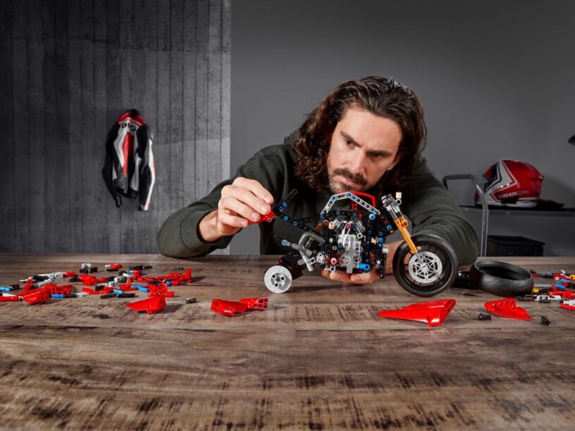 LEGO Ducati Panigale V4 R in elkaar zetten