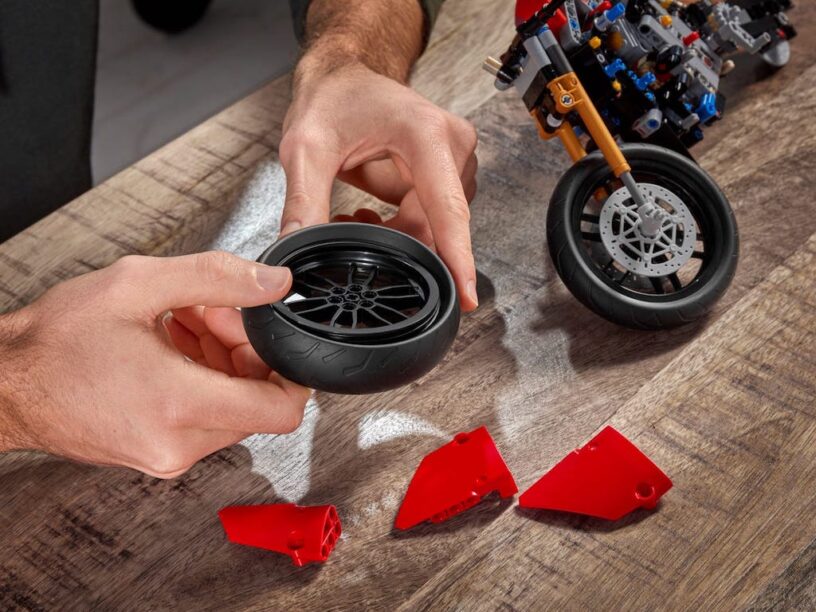 LEGO Ducati Panigale V4 R wiel
