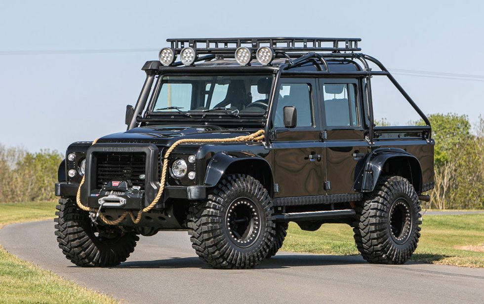 Bonus Spanning onderbreken Te koop: Land Rover Defender uit James Bond-film - Autoblog.nl