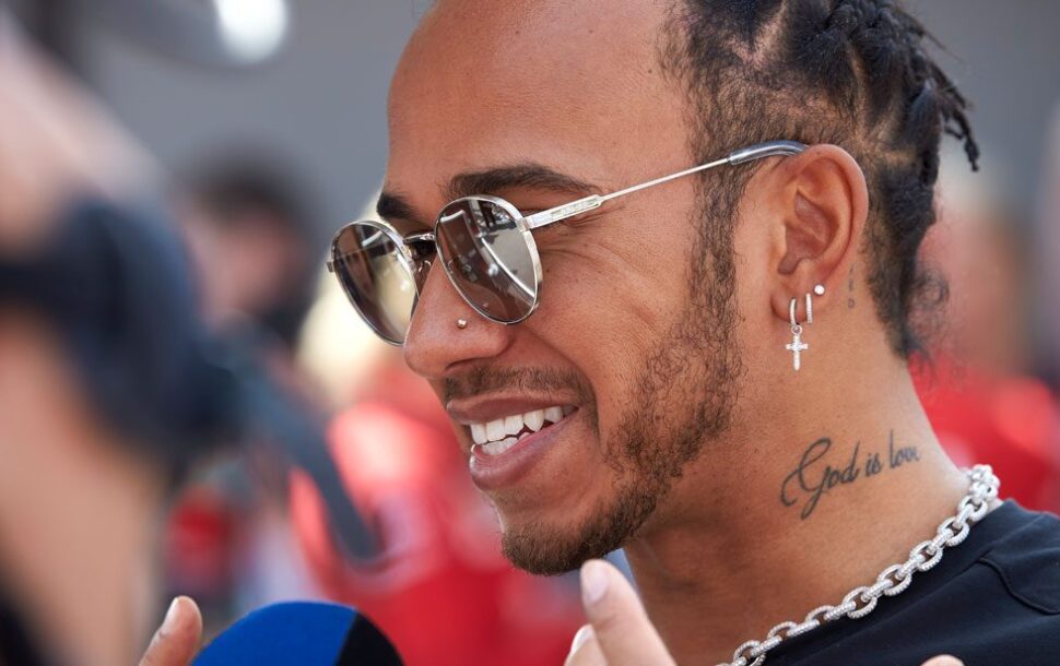 Hamilton: Stop met het voortrekken van Red Bull