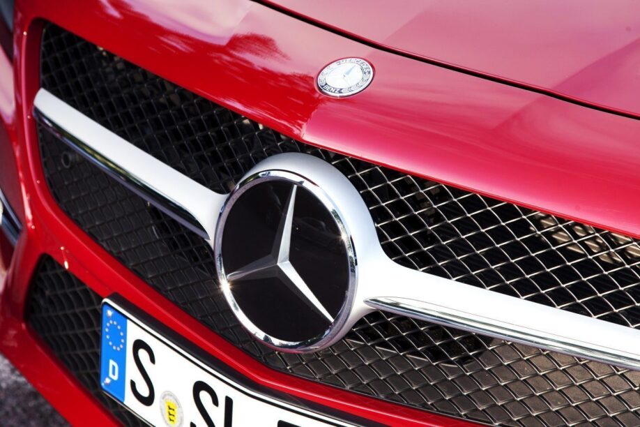 De neus van de pre-facelift Mercedes-Benz SL500