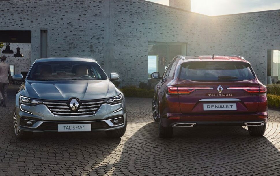 Twee modellen van Renault, het merk dat veel ontslagen door gaat voeren