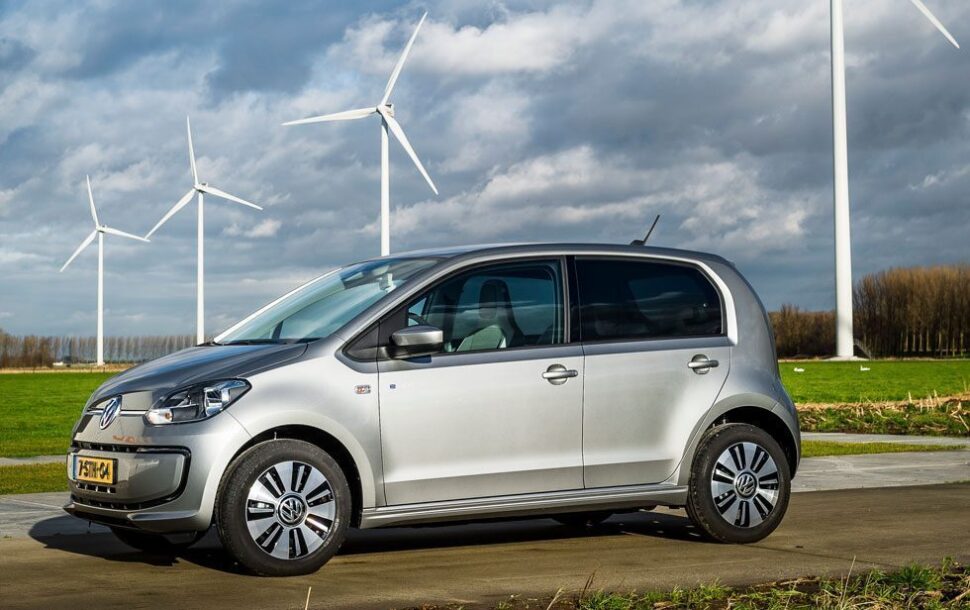 Wat zijn de voordelen van een elektrische auto, zoals deze Volkswagen e-Up?