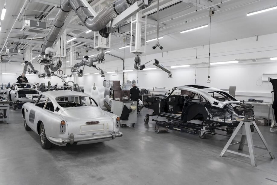 Aston Martin DB5 productie in volle gang