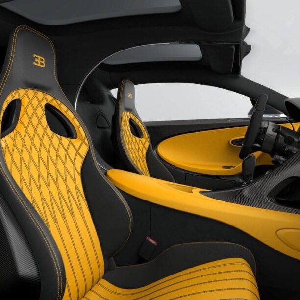 Bugatti Chiron Pur Sport interieur geel
