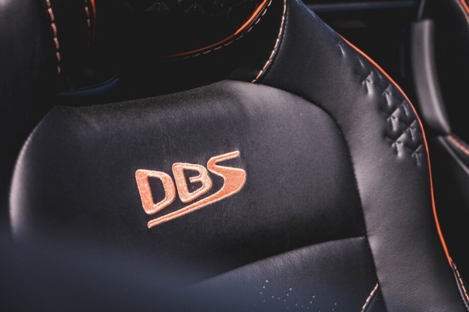 DBS logo stoel