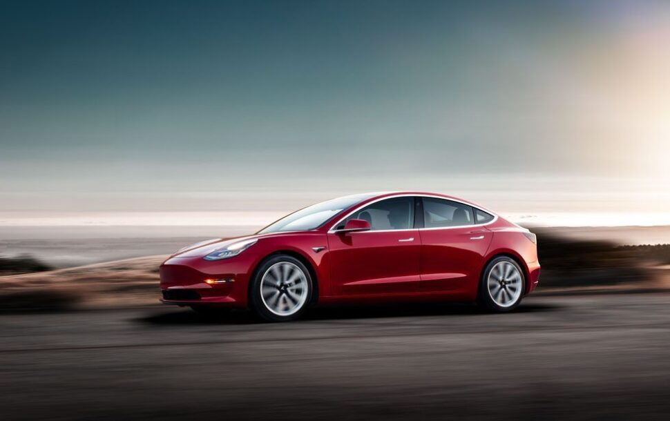 Tesla Model 3, die nu dankzij een hack voor minder geld een upgrade kan krijgen