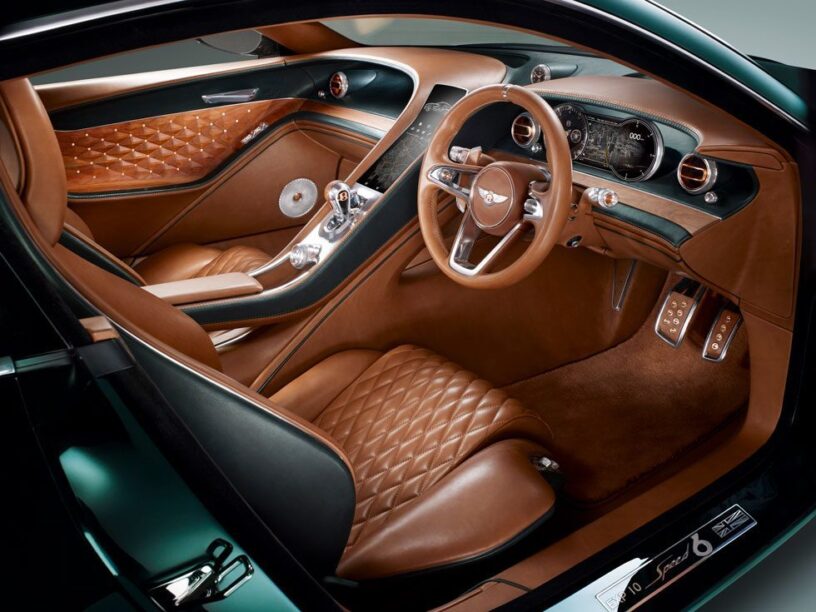 Houtsnijwerk in een Bentley EXP10 Speed 6