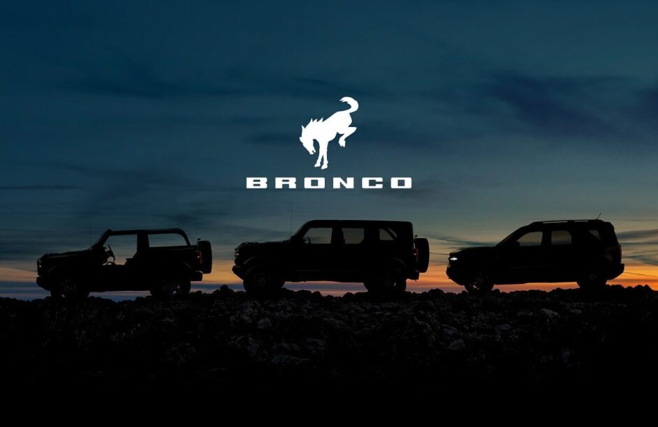 De drie Ford Bronco's van de zijkant gezien