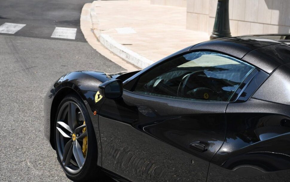 Een vergelijkbare Ferrari als het exemplaar dat Kehlani in haar videoclip gebruikte