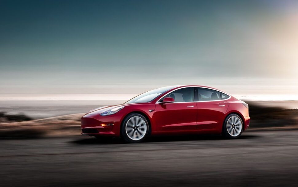 Tesla, die is uit te rusten met Full Self Driving