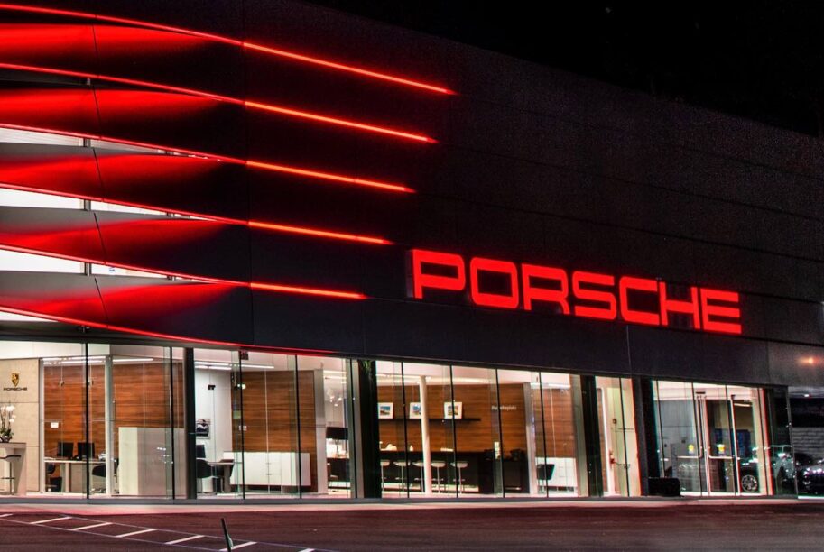 Geniaal en uniek: Porsche dealer letters te koop