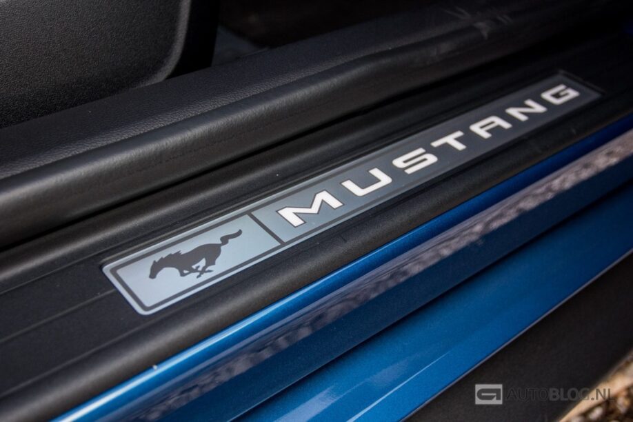 Het Mustang-logo in een Ford Mustang 2018-model