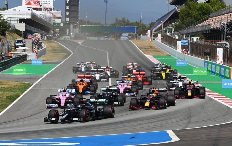 De verschillende F1-teams, die nu allemaal akkoord zijn gegaan met het Concorde Agreement, op Barcelona