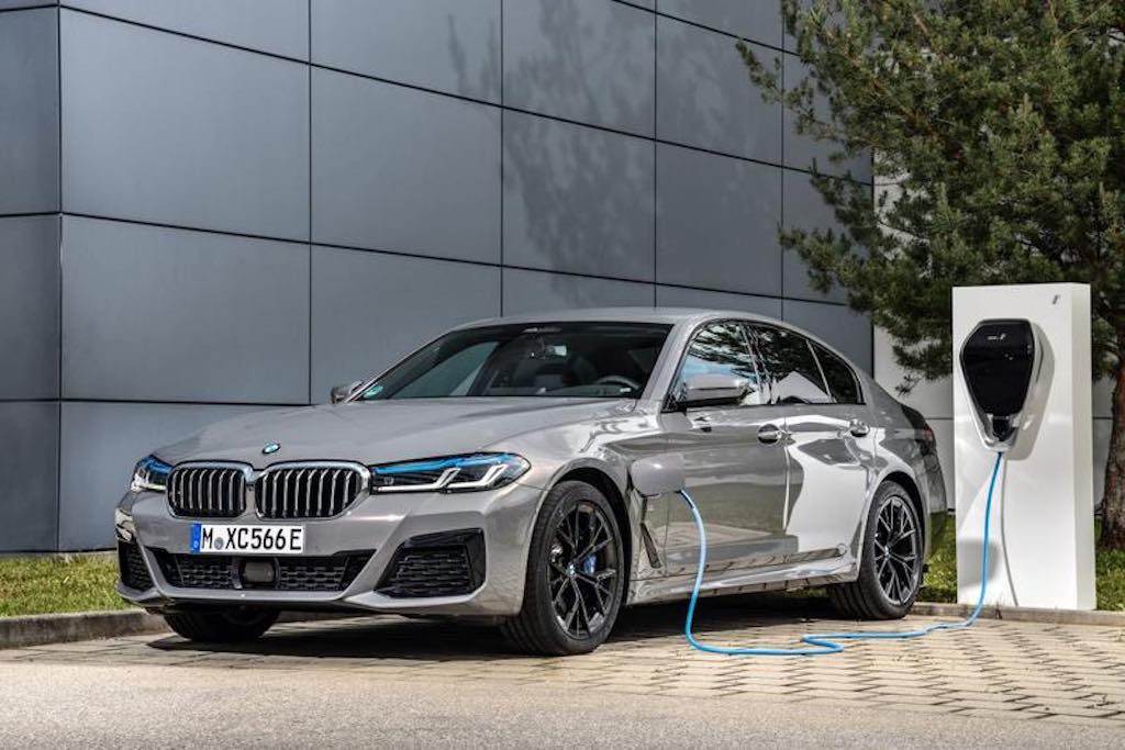 met het laden nieuwe BMW plug-in hybride [UPDATE] -