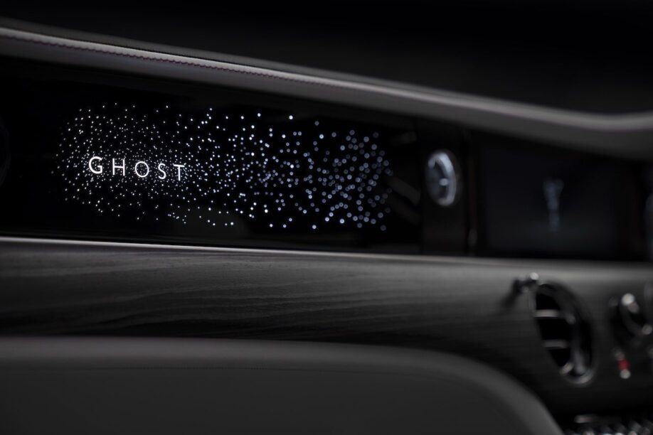 Kunst of kitsch? 152 LEDs in dashboard nieuwe Ghost