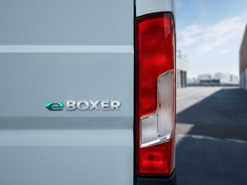 Peugeot e-Boxer uit de doeken gedaan