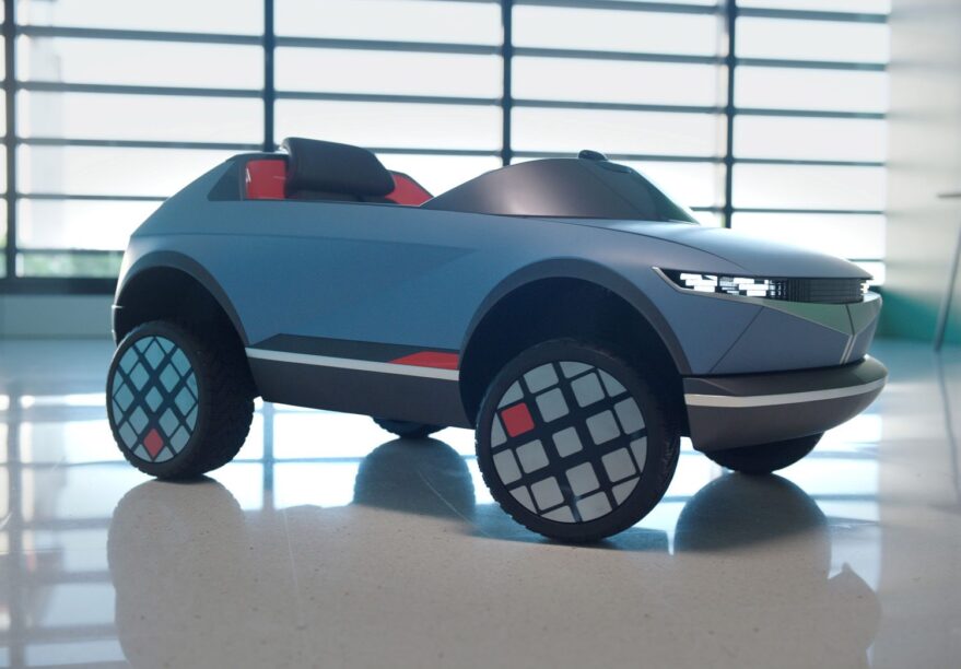 Elektrische speelgoedauto geïnspireerd op de Hyundai Concept 45