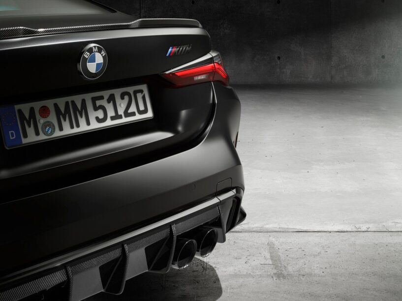 De achterkant van de BMW M4 Competition x KITH