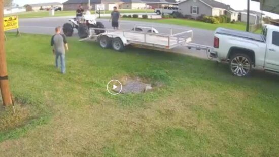 Video - even een quad op een trailer rijden..