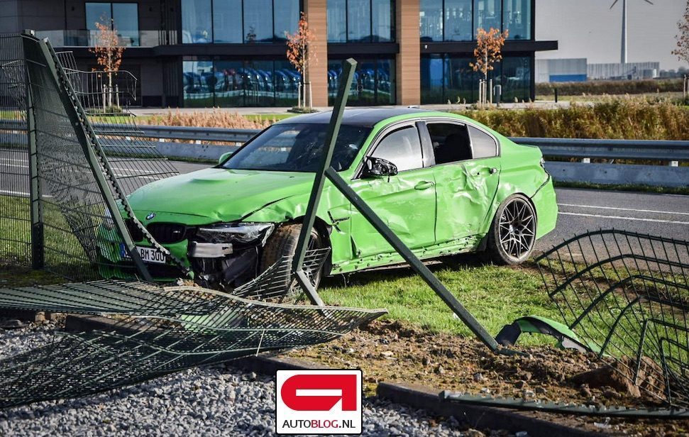 BMW M3 groen hek