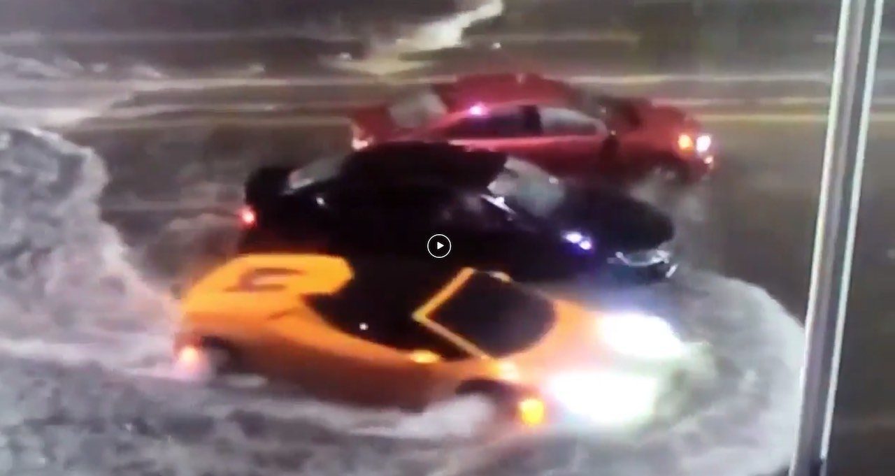 Video - Lamborghini neemt duik in een plas water