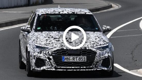 Video: nieuwe Audi RS3 sedan laat 5 cilinder horen