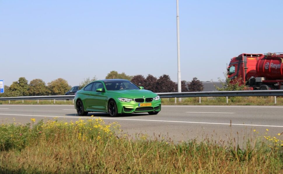 Groene M4 op de snelweg