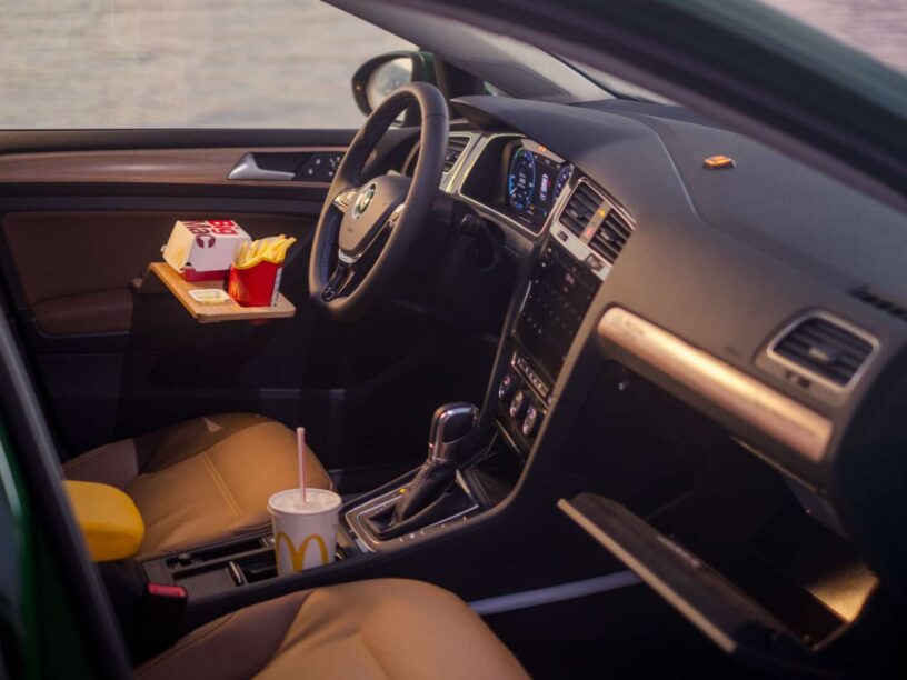 Lezersvraag: eten of drinken in de auto?