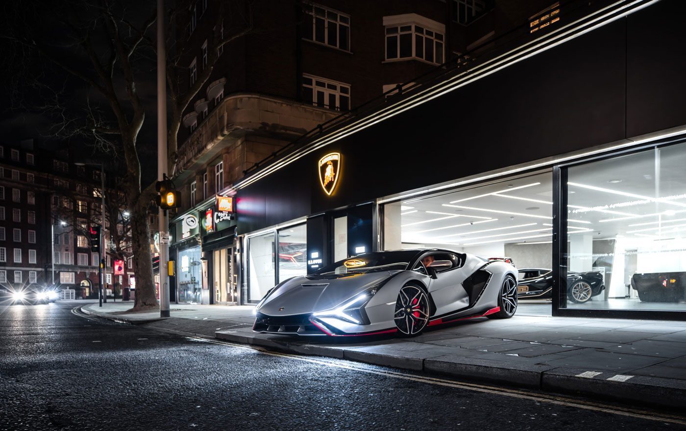 Twee Lamborghini Siáns in Londen