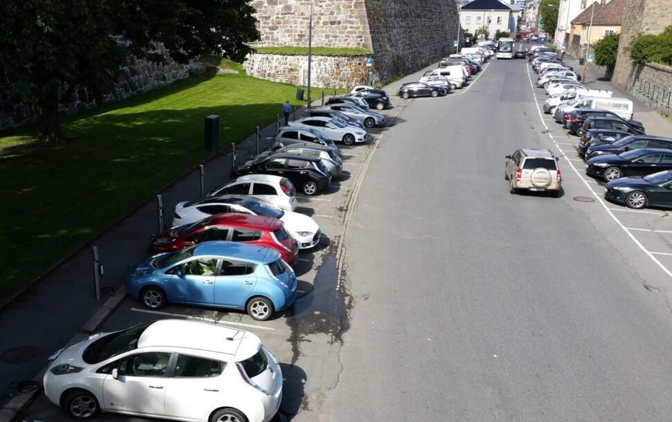 De verkoop van EV's bereikte een recordhoogte in 2020 in Noorwegen