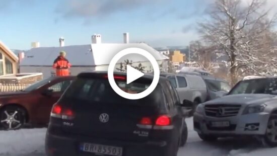 Video: Volkswagen Golf verliest de controle
