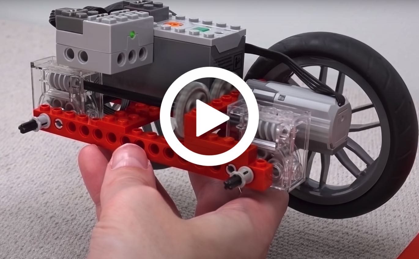Video: slimmerik laat LEGO-auto over elk obstakel rijden