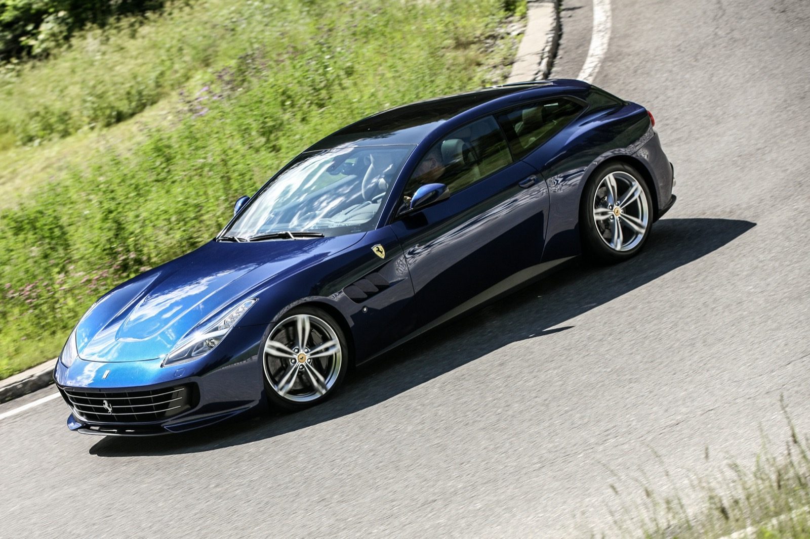 moderne Ferrari twaalfcilinder GT