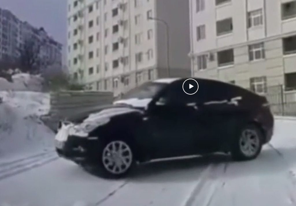 Video: wanneer een BMW X6 op je afkomt