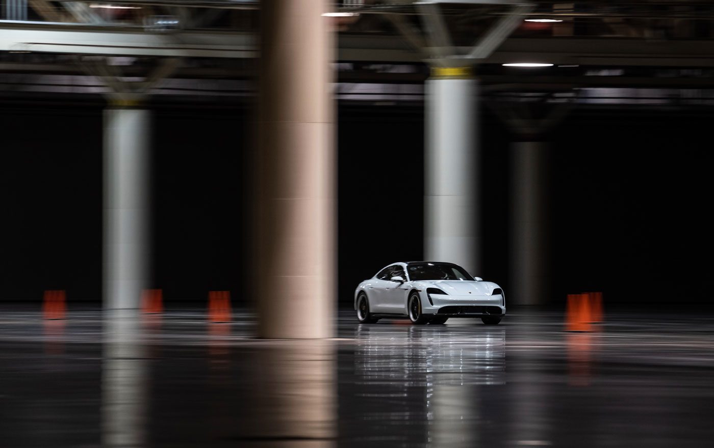 Porsche Taycan is de snelste auto in een gebouw