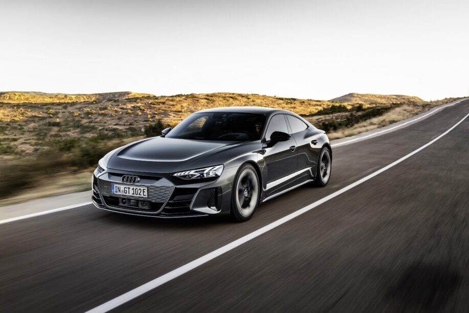 De Audi (RS) e-tron GT is officieel heet