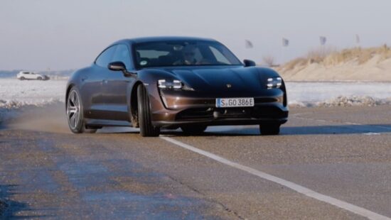 Porsche Taycan RWD rijtest video