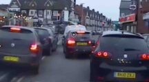 Video: politieachtervolging door druk verkeer eindigt met een klapper