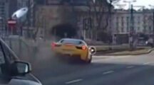 Video: Ferrari 458 flink beschadigd na crash