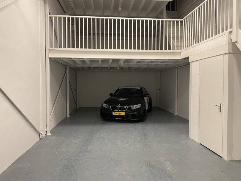 autoblog garage waar de BMW 130i staat, en helaas geen m2