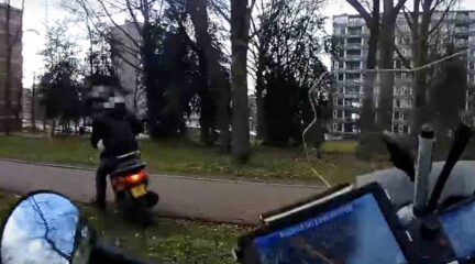 Video: politieachtervolging Utrecht met motoragent