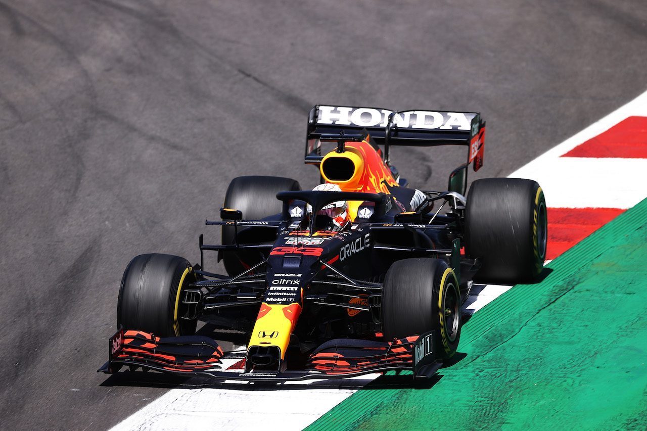 Video: Max Verstappen doet alvast de GP van Spanje